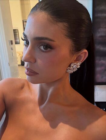 Kylie jenner  page leaked private photo uncensored HD quality