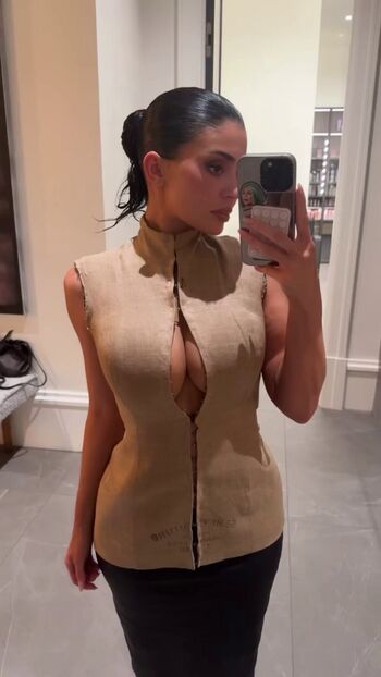 Kylie jenner  page leaked private photo uncensored HD quality