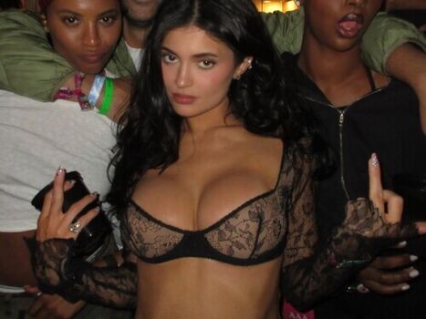 Kylie jenner  page leaked private photo uncensored HD quality