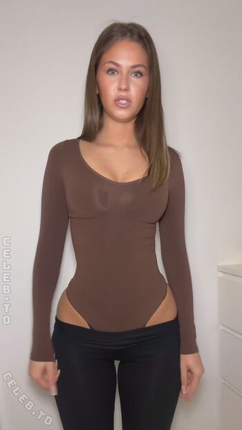 Laraemiii leaked private photo uncensored HD quality