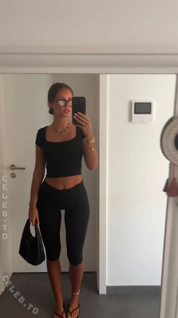 Laraemiii leaked private photo uncensored HD quality