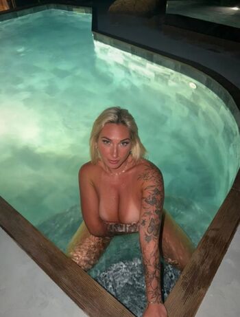 Laurine   page leaked private photo uncensored HD quality