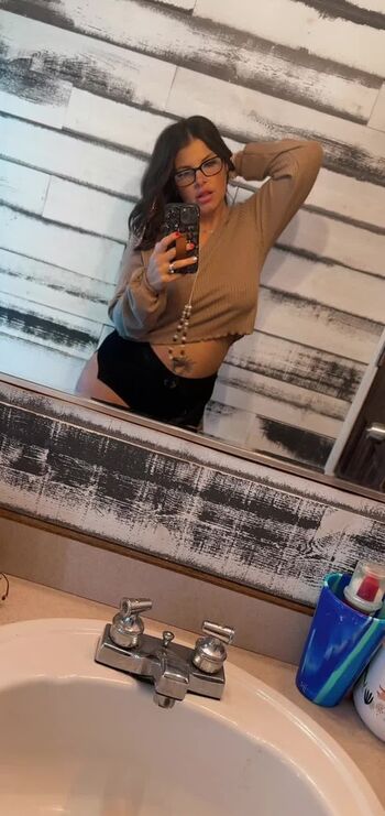 Lindzee  page leaked private photo uncensored HD quality