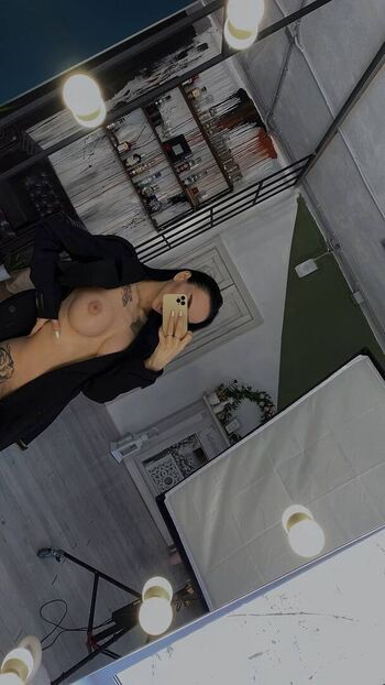 Lustful slut leaked private photo uncensored HD quality