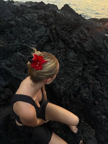 Maika monroe leaked private photo uncensored HD quality