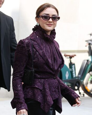 Maisie williams page leaked private photo uncensored HD quality