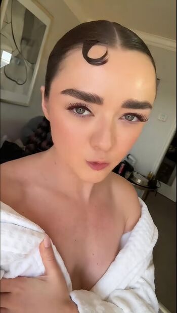Maisie williams page leaked private photo uncensored HD quality
