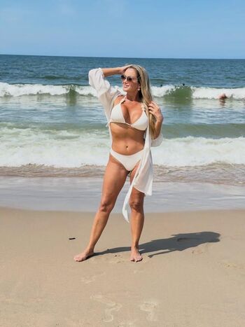 Mature women page leaked private photo uncensored HD quality