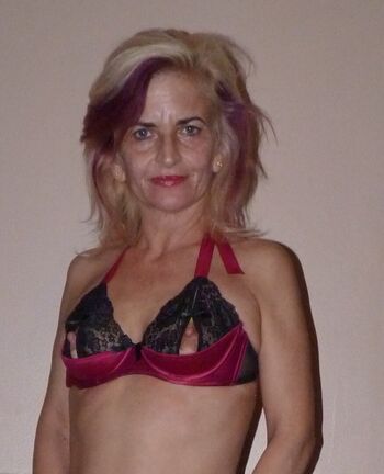 Mature women page leaked private photo uncensored HD quality