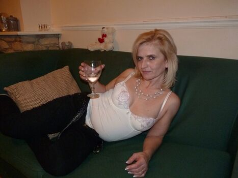 Mature women page leaked private photo uncensored HD quality