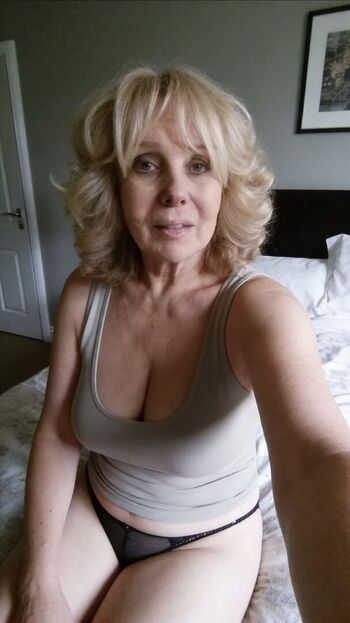Mature women page leaked private photo uncensored HD quality