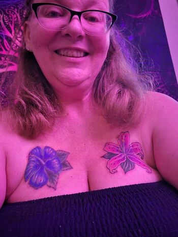 Mature women page leaked private photo uncensored HD quality