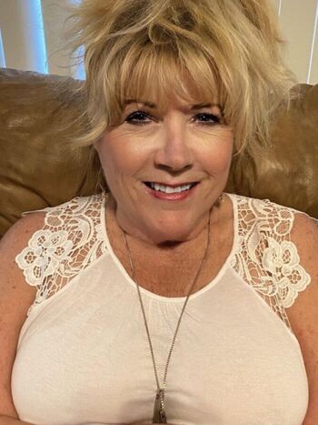 Mature women page leaked private photo uncensored HD quality