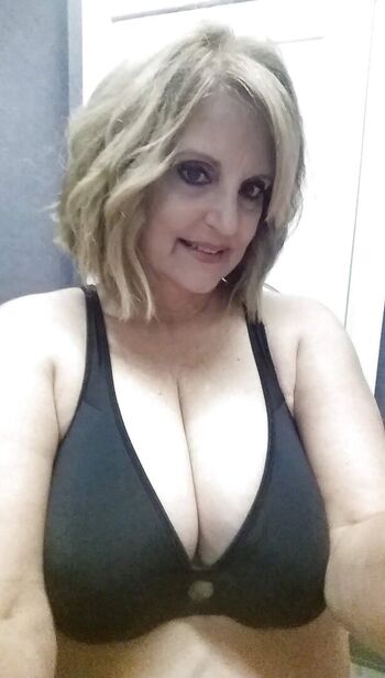 Mature women page leaked private photo uncensored HD quality