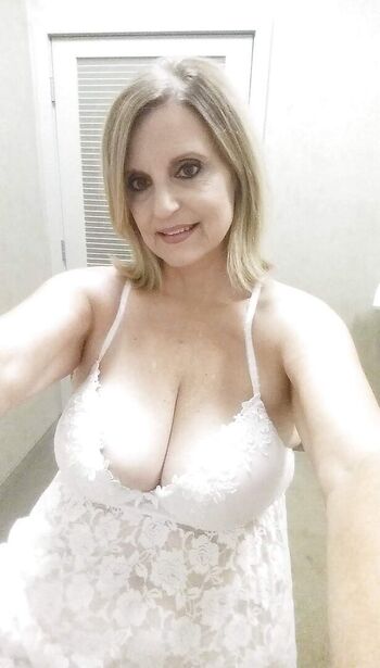Mature women page leaked private photo uncensored HD quality