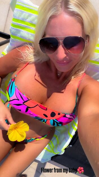Mature women page leaked private photo uncensored HD quality