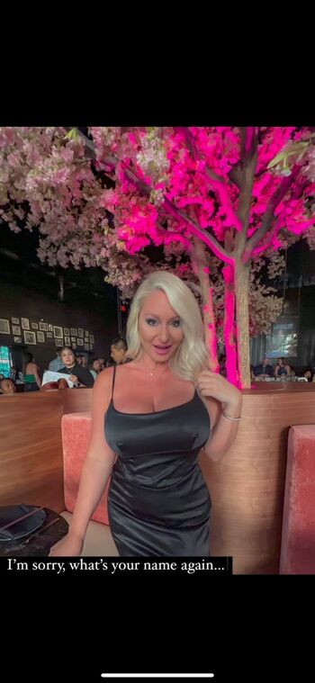 Mature women page leaked private photo uncensored HD quality