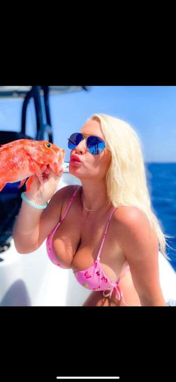 Mature women page leaked private photo uncensored HD quality