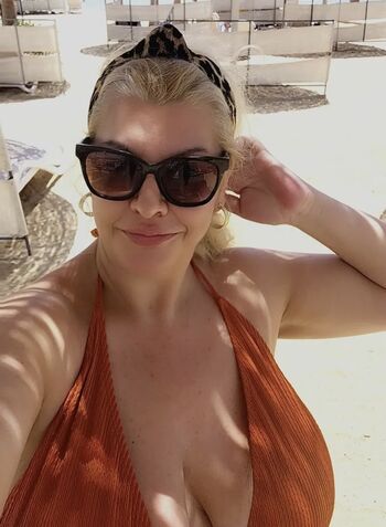 Mature women page leaked private photo uncensored HD quality