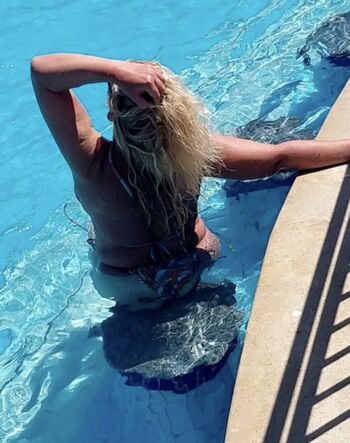 Mature women page leaked private photo uncensored HD quality