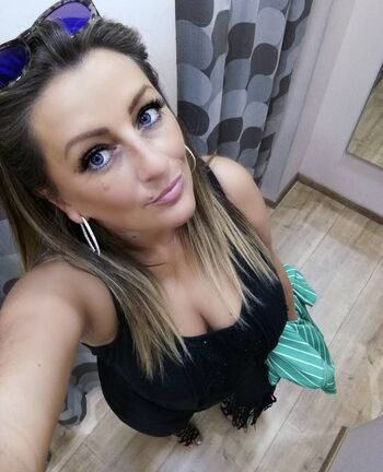 Mature women page leaked private photo uncensored HD quality