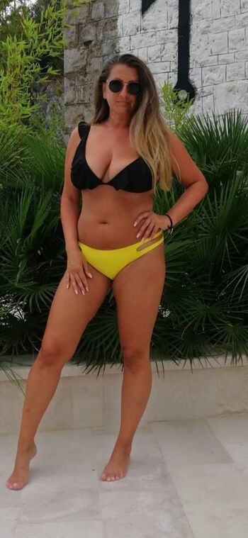 Mature women page leaked private photo uncensored HD quality