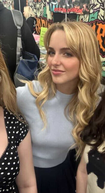 Mckenna grace  page leaked private photo uncensored HD quality