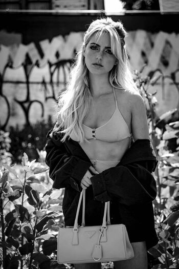 Mckenna grace  page leaked private photo uncensored HD quality