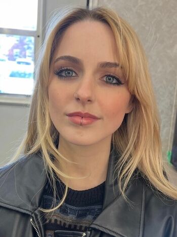 Mckenna grace  page leaked private photo uncensored HD quality