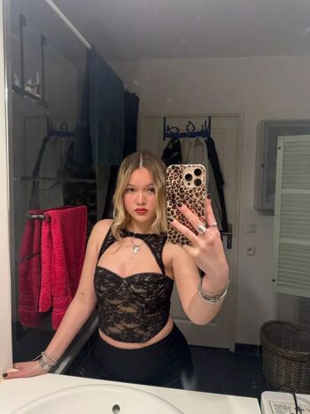 Paulineonlinee leaked private photo uncensored HD quality