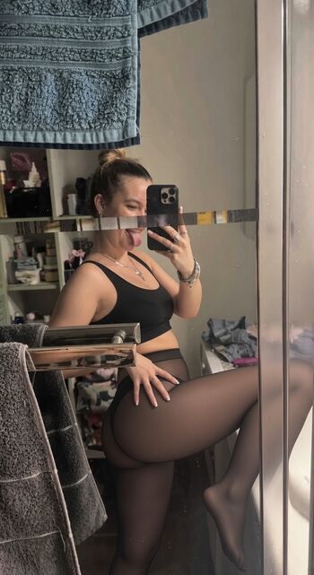 Paulineonlinee leaked private photo uncensored HD quality