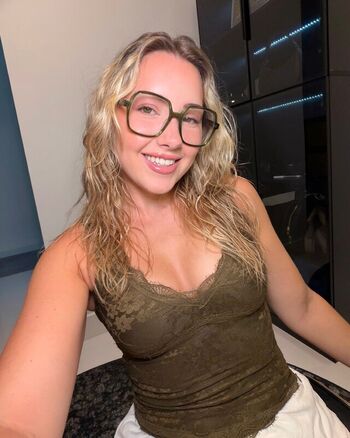 Pineapplebrat  page leaked private photo uncensored HD quality