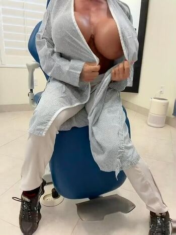 Queenmuscleboobs page leaked private photo uncensored HD quality