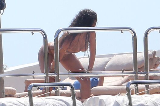 Rihanna  page leaked private photo uncensored HD quality
