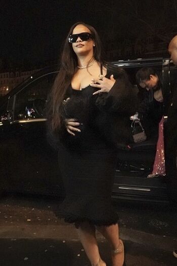 Rihanna  page leaked private photo uncensored HD quality