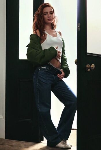 Sadie sink page leaked private photo uncensored HD quality