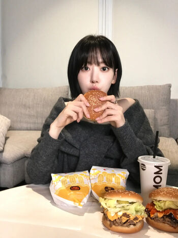 Sakura miyawaki page leaked private photo uncensored HD quality