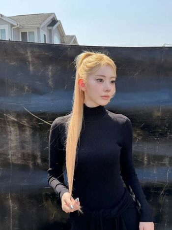 Sakura miyawaki leaked private photo uncensored HD quality