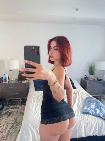 Slim women with a big ass page leaked private photo uncensored HD quality