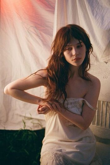 Sophie thatcher  page leaked private photo uncensored HD quality