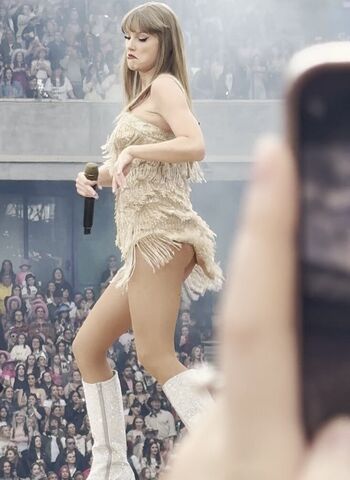 Taylor swift  page leaked private photo uncensored HD quality