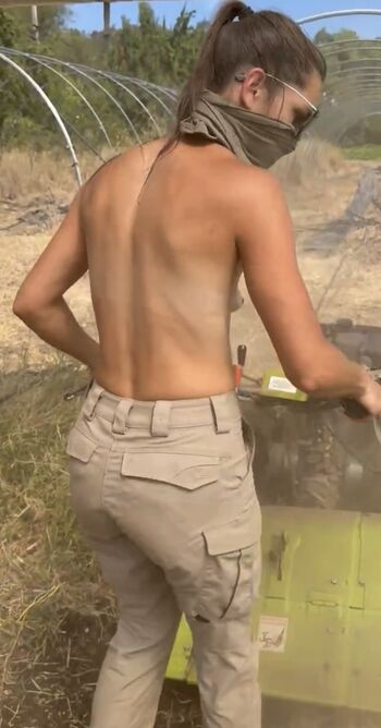 Thatfarmgirllaura  page leaked private photo uncensored HD quality