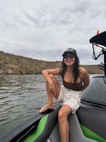 Vanessa hudgens  page leaked private photo uncensored HD quality