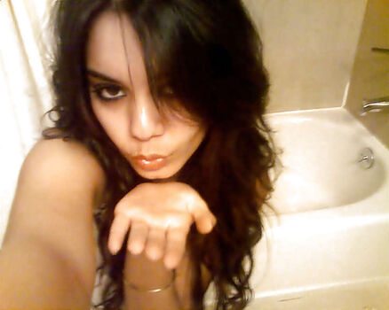 Vanessa hudgens  page leaked private photo uncensored HD quality