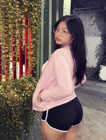 Vyy tuong page leaked private photo uncensored HD quality