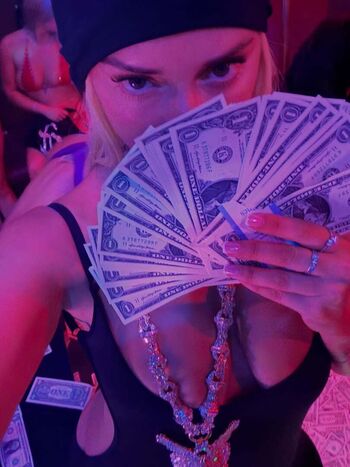 Yesjulz  page leaked private photo uncensored HD quality