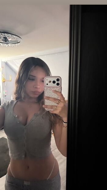 Yessseeeniiaa page leaked private photo uncensored HD quality