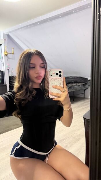 Yessseeeniiaa page leaked private photo uncensored HD quality
