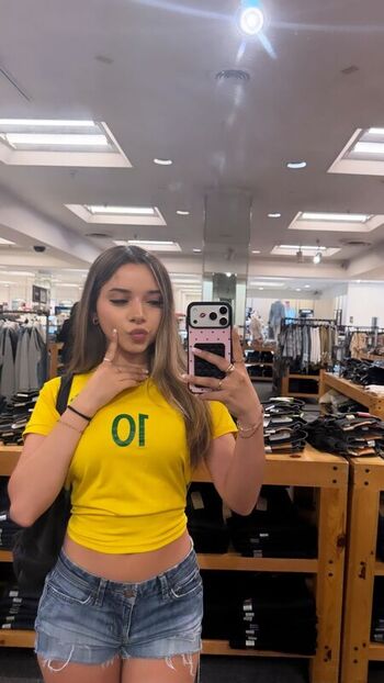 Yessseeeniiaa page leaked private photo uncensored HD quality