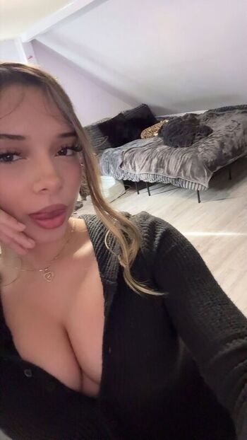 Yessseeeniiaa page leaked private photo uncensored HD quality